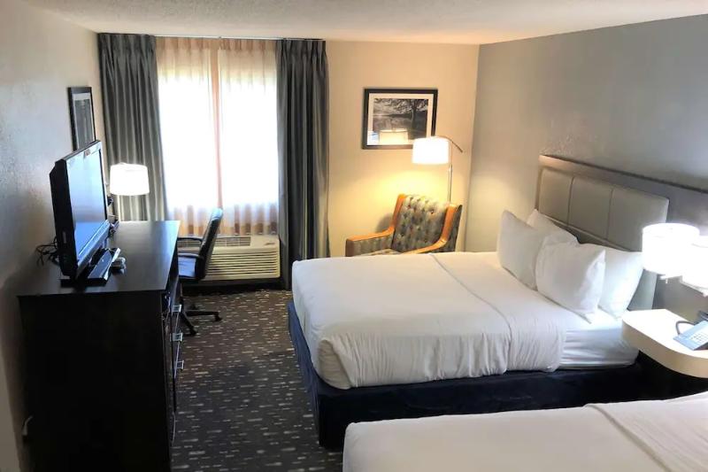 Wingate by Wyndham Auburn - photo 24