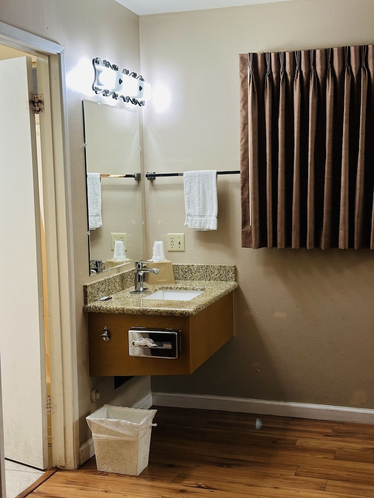 Franciscan Inn - photo 16