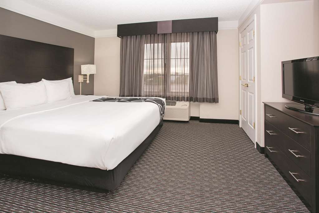 La Quinta Inn & Suites by Wyndham Mesa Superstition Springs - photo 27