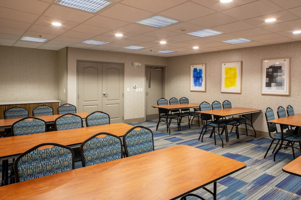 Holiday Inn Express & Suites Sioux City Southern Hills by IHG - photo 87