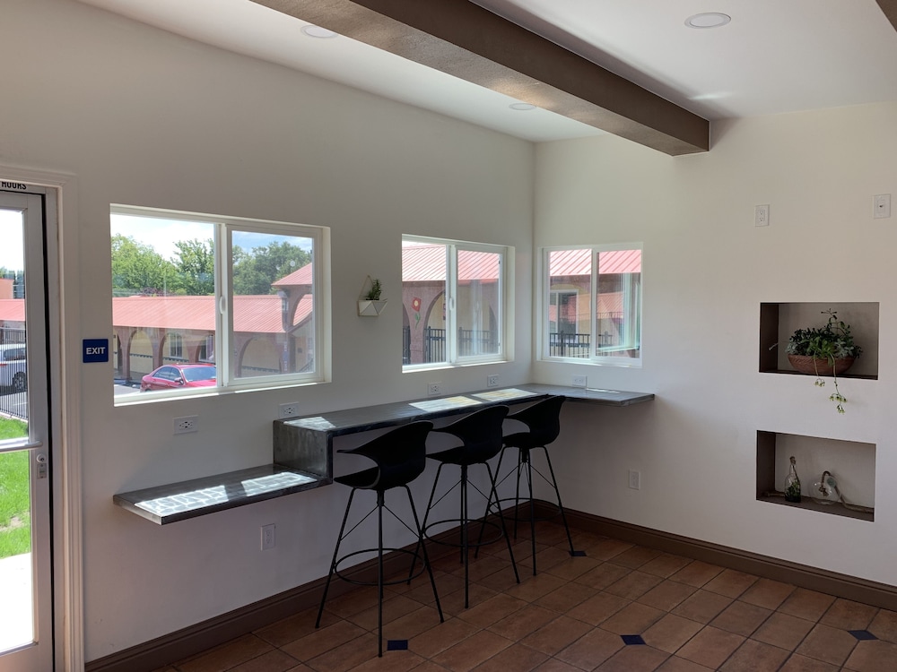 The Greens Hotel Stockton Blvd - photo 3