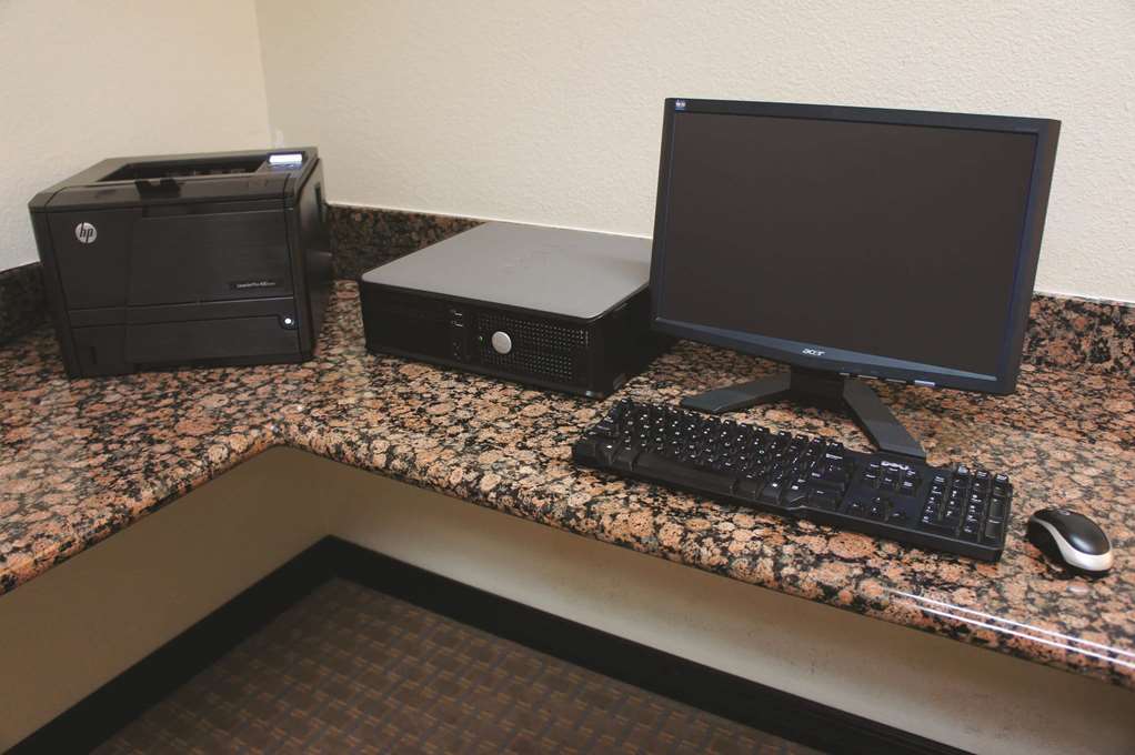 La Quinta Inn & Suites by Wyndham Tucumcari - photo 43