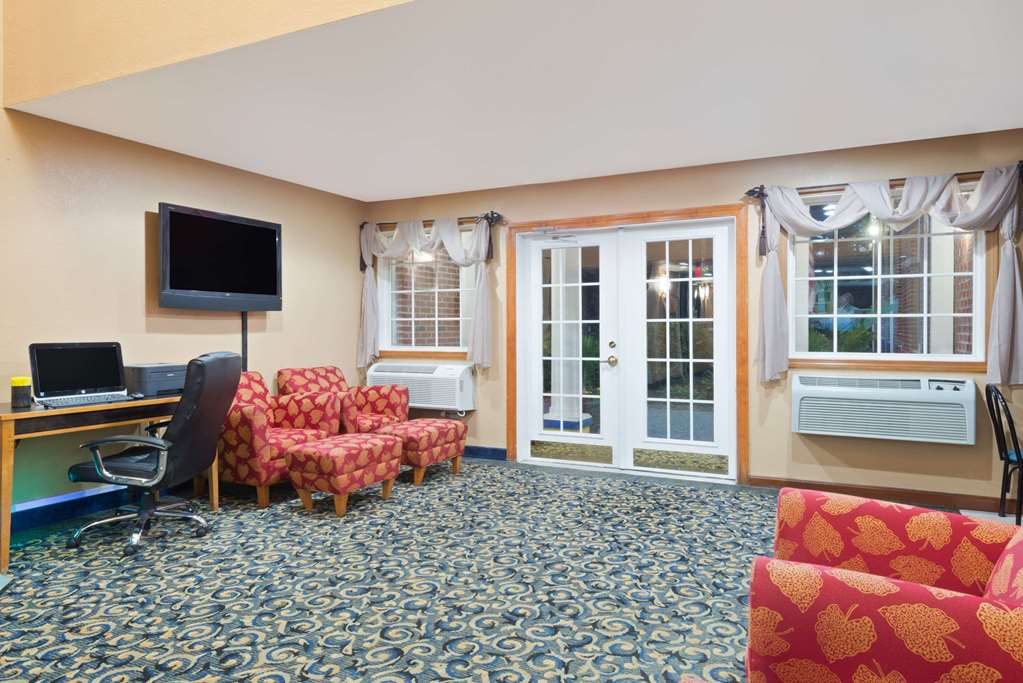 Days Inn by Wyndham Brunswick Bath Area - photo 3