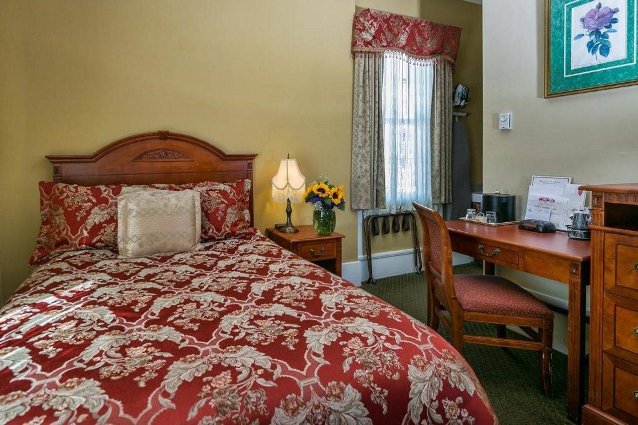 Rose Garden Inn - photo 3