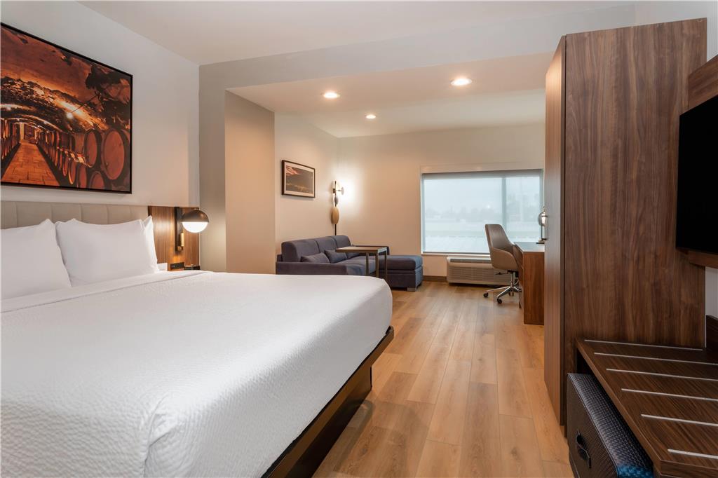 La Quinta Inn & Suites by Wyndham Galt Lodi North - photo 14