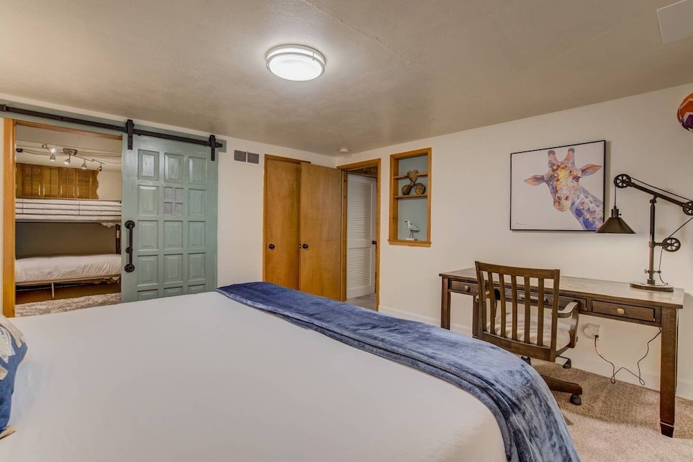 5BR Mnt Viewsdowntown Luxuryfirepit & RV Parking - photo 7