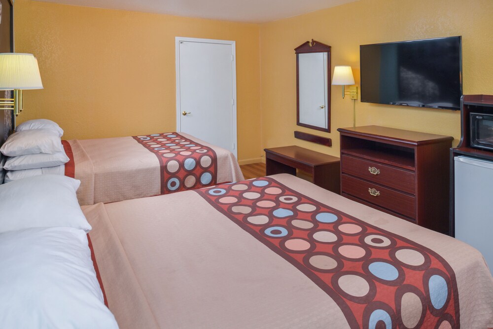 Super 8 by Wyndham Little Rock North Airport - photo 7