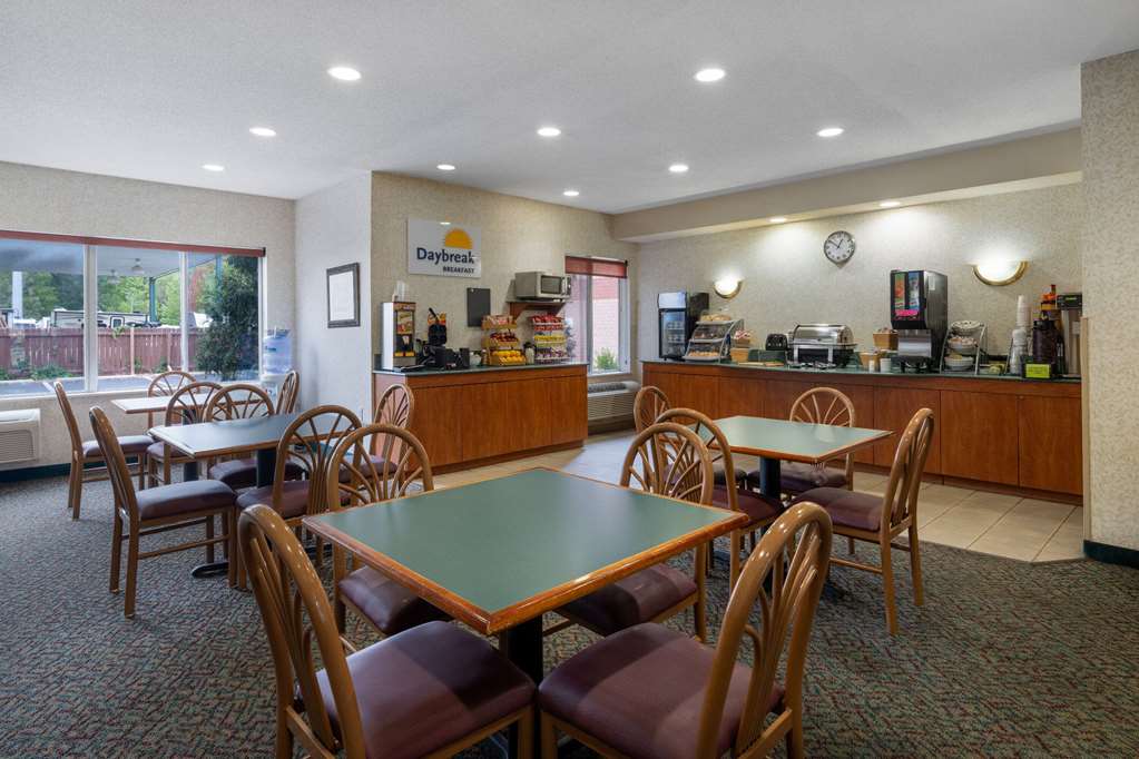 Days Inn & Suites by Wyndham Madison - photo 10
