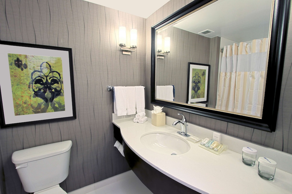 Hilton Garden Inn Westbury - photo 23