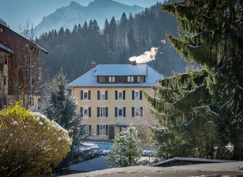 Hotel les Aravis — hotel in Saint-Jean-De-Sixt