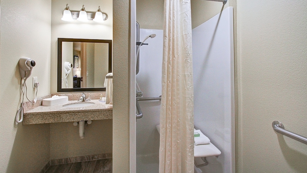 Cobblestone Hotel & Suites Pulaski Green Bay - photo 37