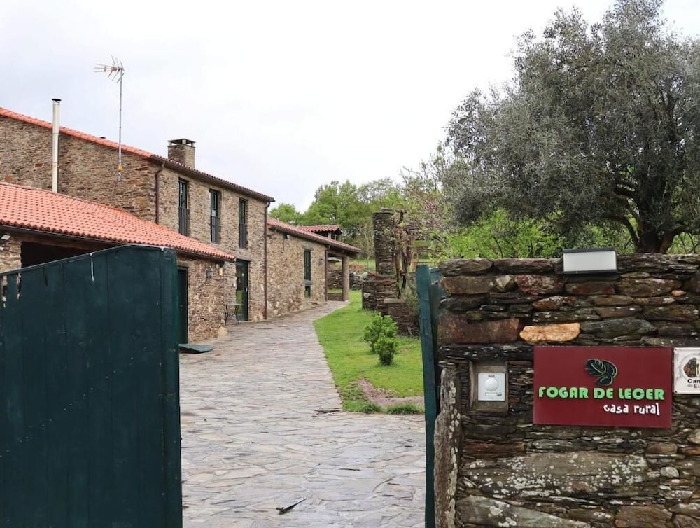 Fogar De Lecer - carbon neutral hotel in Arzua