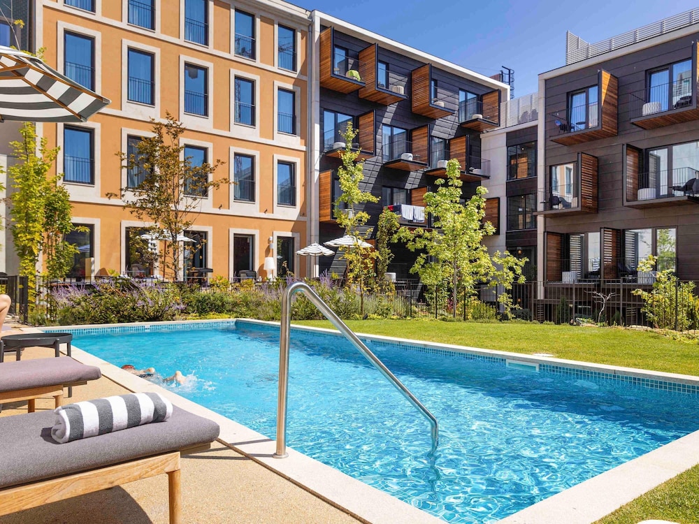 Mercure Porto Centro Aliados — 4-Star Luxury Hotel in Porto, Portugal