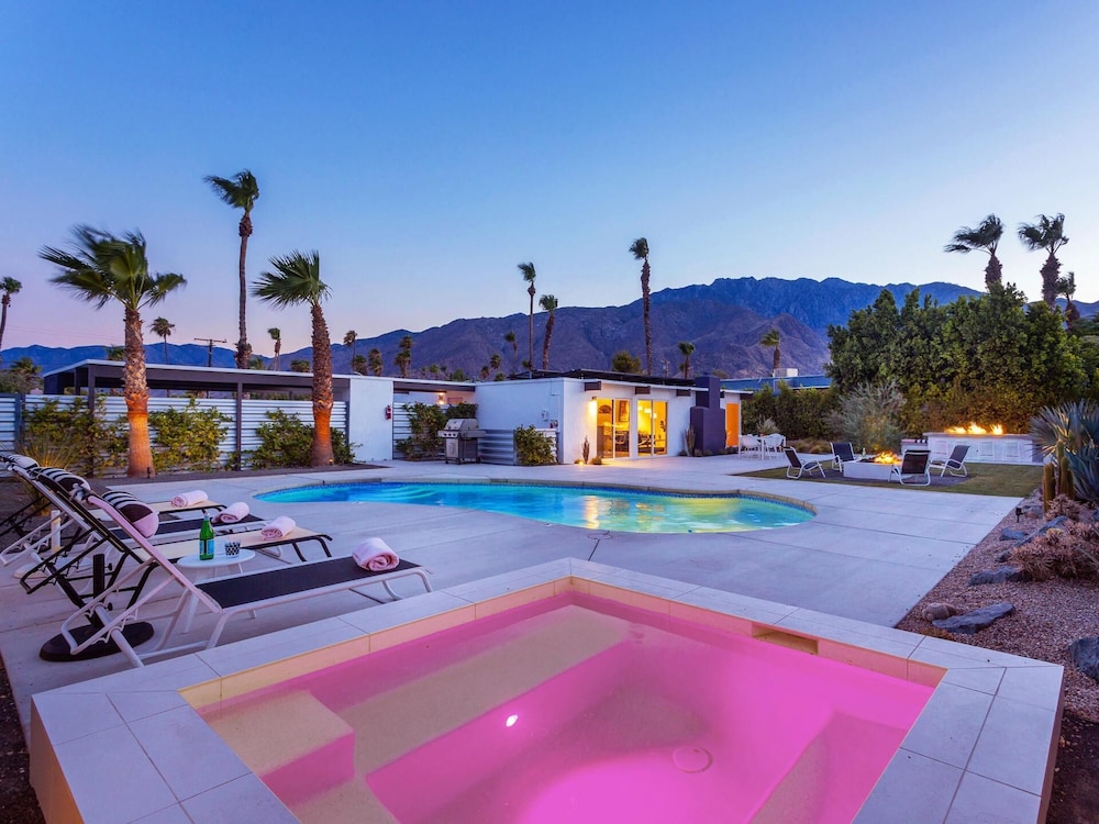 Bubble Gum Modern Holiday home 3 — 4-Star Luxury Hotel in Palm Springs, United States