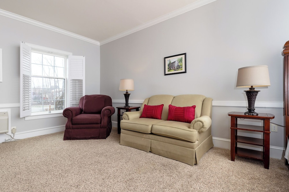 Selinsgrove Inn - photo 102
