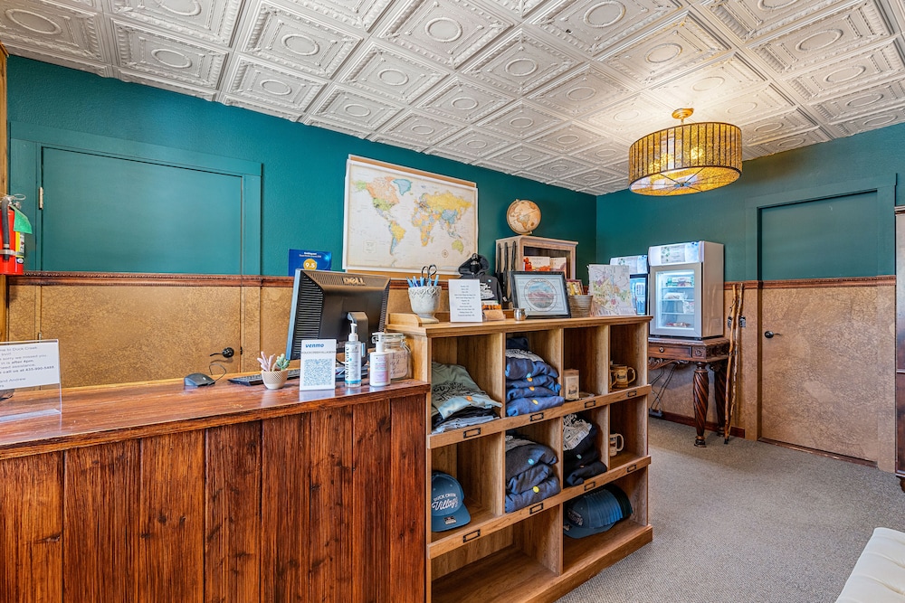 Duck Creek Village Inn - photo 2