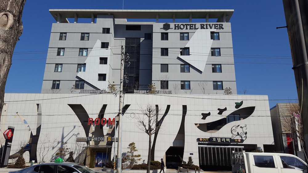 River Hotel — hotel in Waegwan