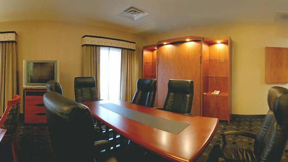 Hampton Inn and Suites Indianapolis Fishers - photo 40