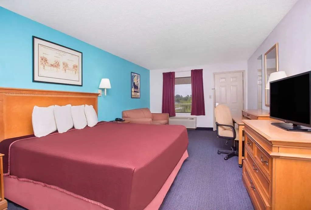 Howard Johnson by Wyndham Aiken - photo 4