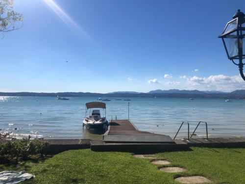 Appartamento direttamente a lago — 4-Star Luxury Hotel in Sirmione, Italy
