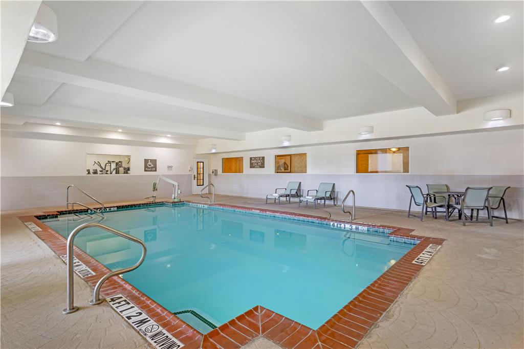 Best Western Plus Monica Royale Inn & Suites - photo 4