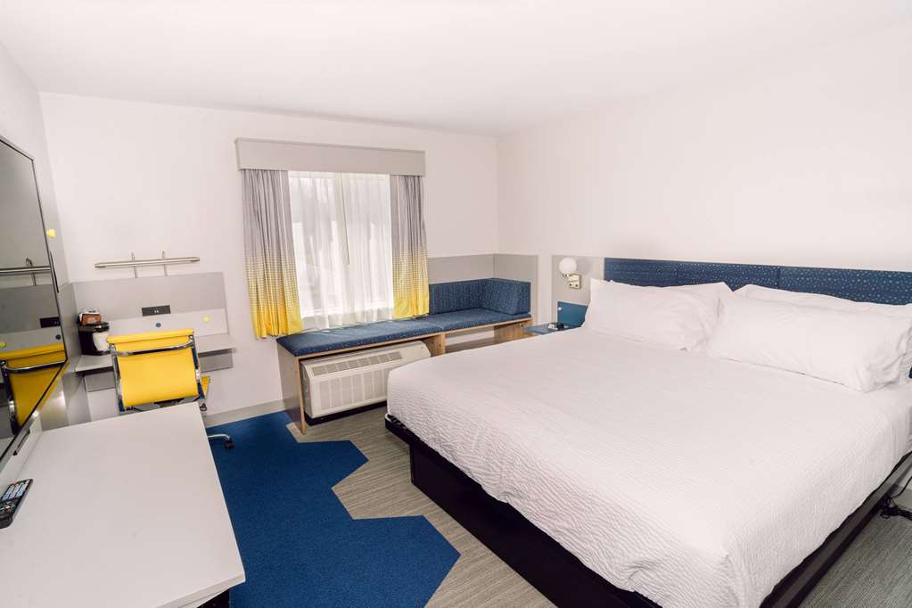Microtel Inn & Suites by Wyndham Macedon - photo 12