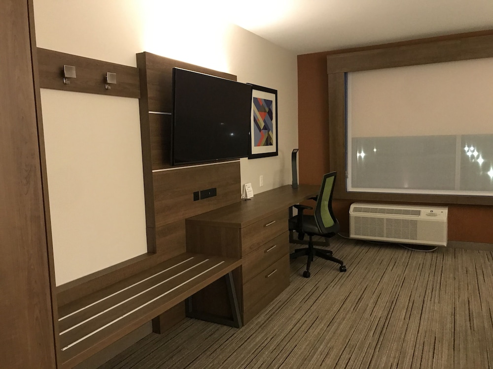 Holiday Inn Express & Suites Phoenix Airport North by IHG - photo 6