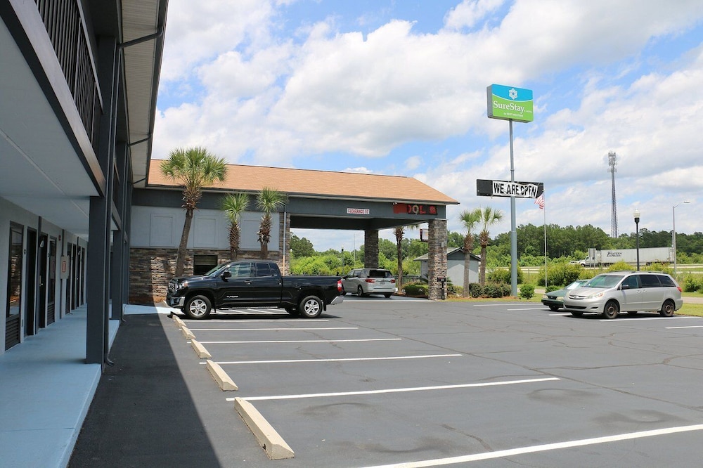 Baymont by Wyndham Ridgeland I 95 - photo 35