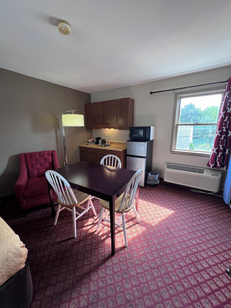 Rodeway Inn & Suites Hershey Chocolate Avenue - photo 12