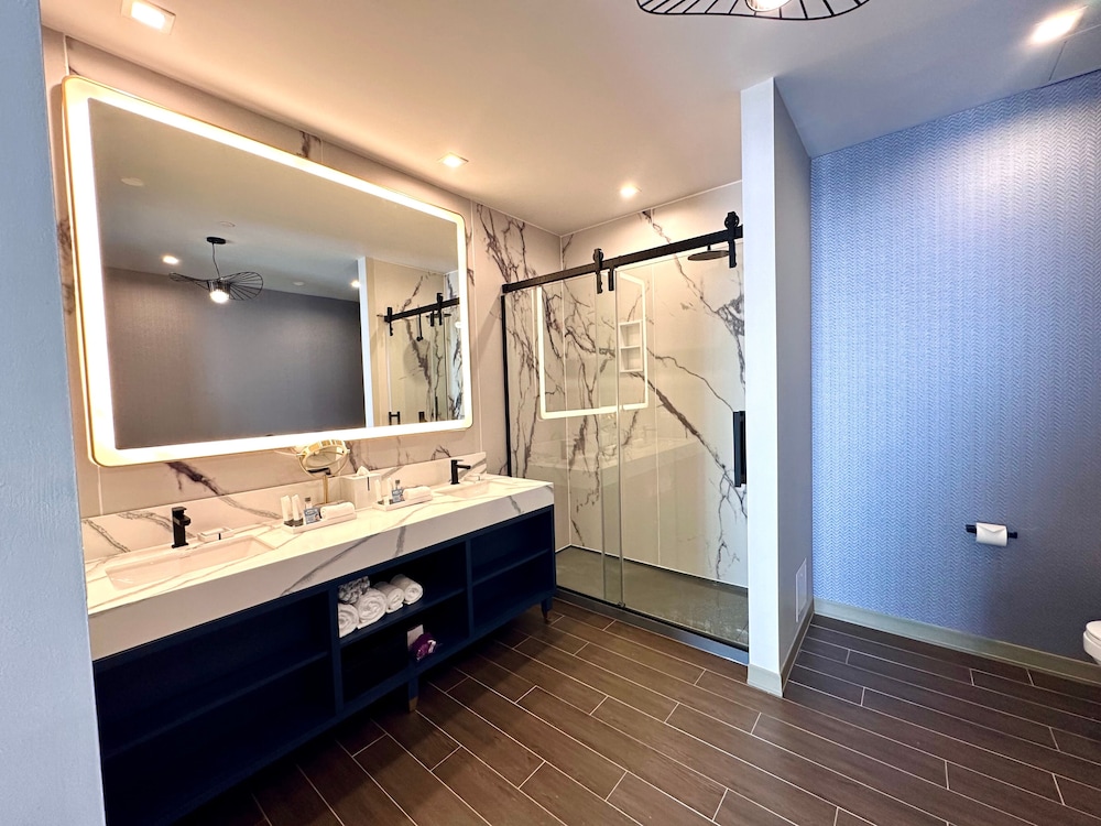 Chez Hotel Arlington Heights - photo 19