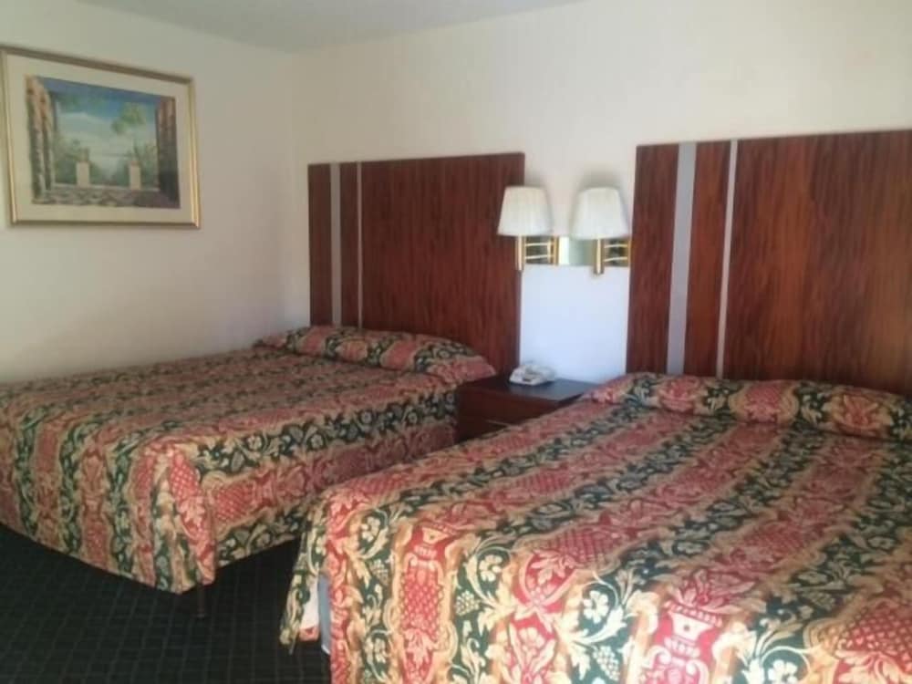Riverside Inn & Suites - photo 13