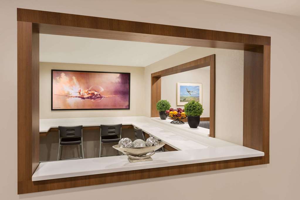 Microtel Inn & Suites by Wyndham Richmond Airport - photo 4