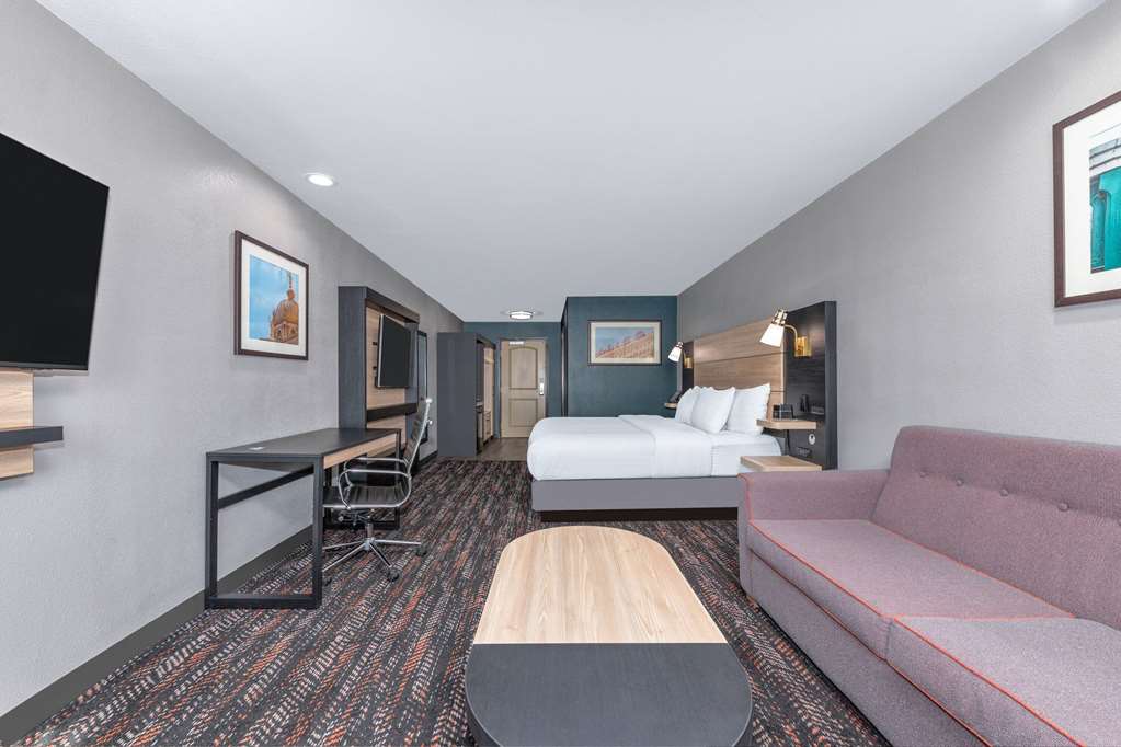 La Quinta Inn & Suites by Wyndham Woodway Waco South - photo 14