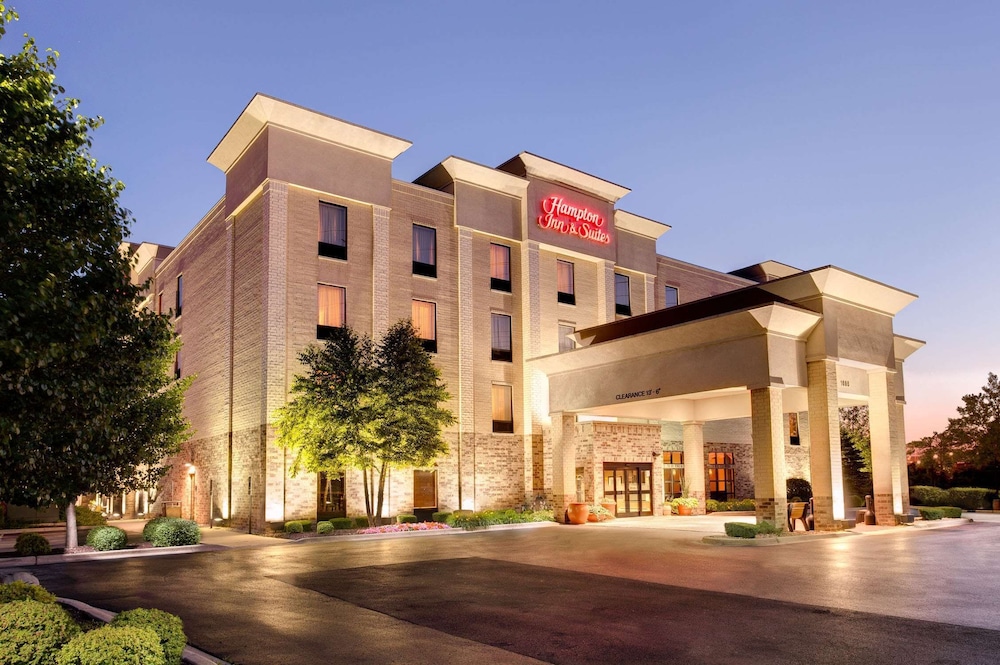 Hampton Inn & Suites Addison - photo 28