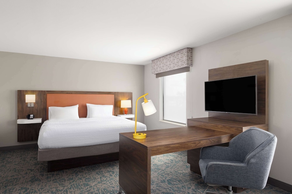 Hampton Inn & Suites Savannah Airport - photo 14