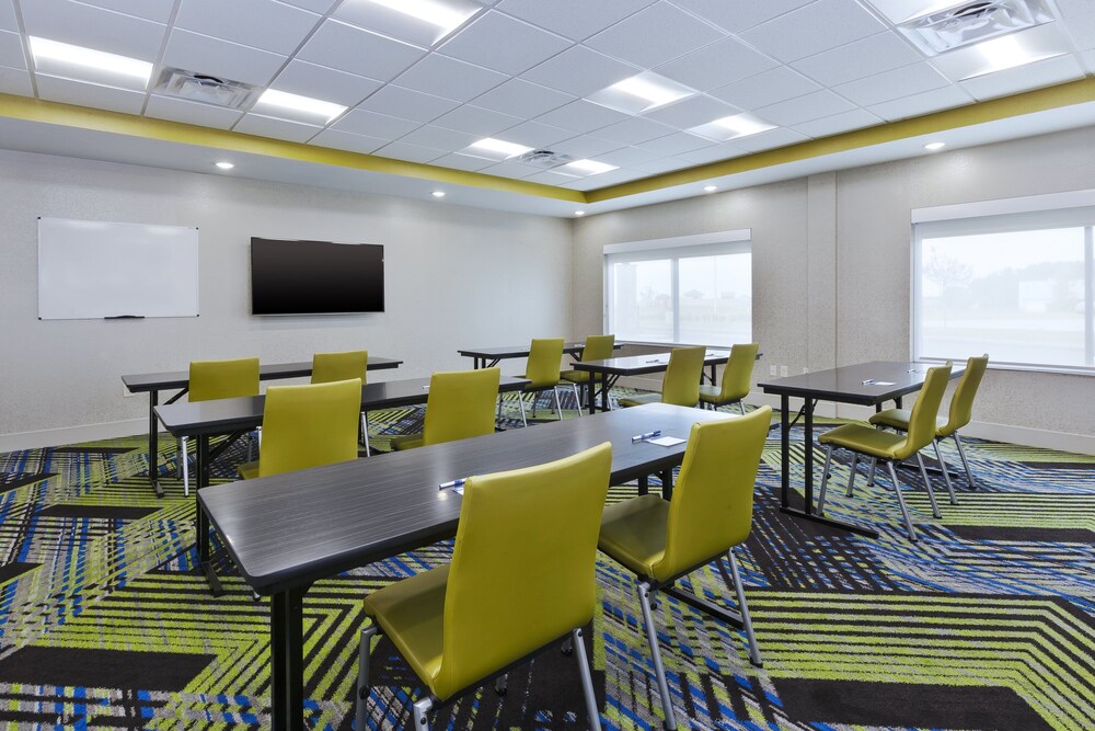 Holiday Inn Express & Suites Painesville Concord by IHG - photo 21