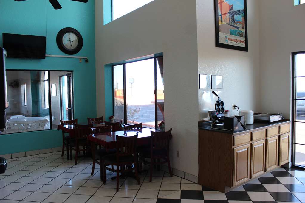 Howard Johnson by Wyndham Holbrook - photo 18
