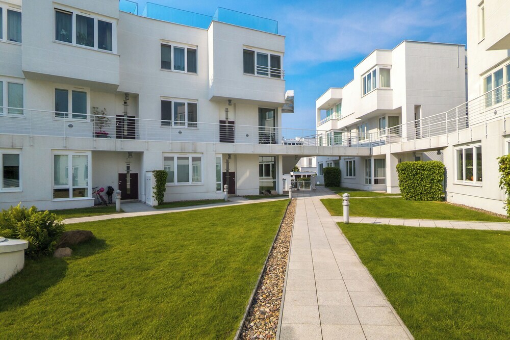Orlowo Park Spacious Apartment with Winter Garden by Noclegi Renters — 4-Star Luxury Hotel in Gdynia, Poland