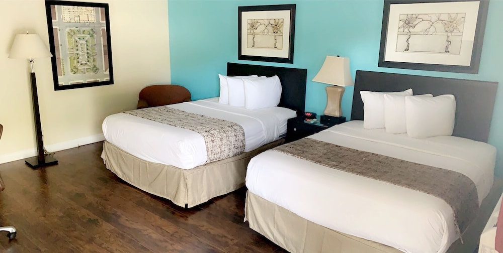 Howard Johnson by Wyndham Buena Park - photo 12