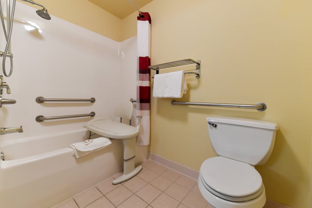 Baymont Inn & Suites by Wyndham Lincoln NE - photo 10