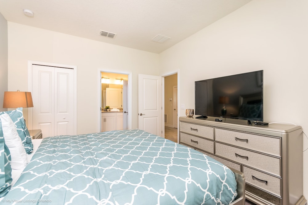 Champions Gate 8 Bedroom — 4-Star Luxury Hotel in Davenport, United States
