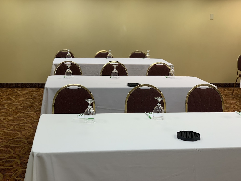 Clarion Hotel & Suites Conference Center Memphis Airport - photo 31