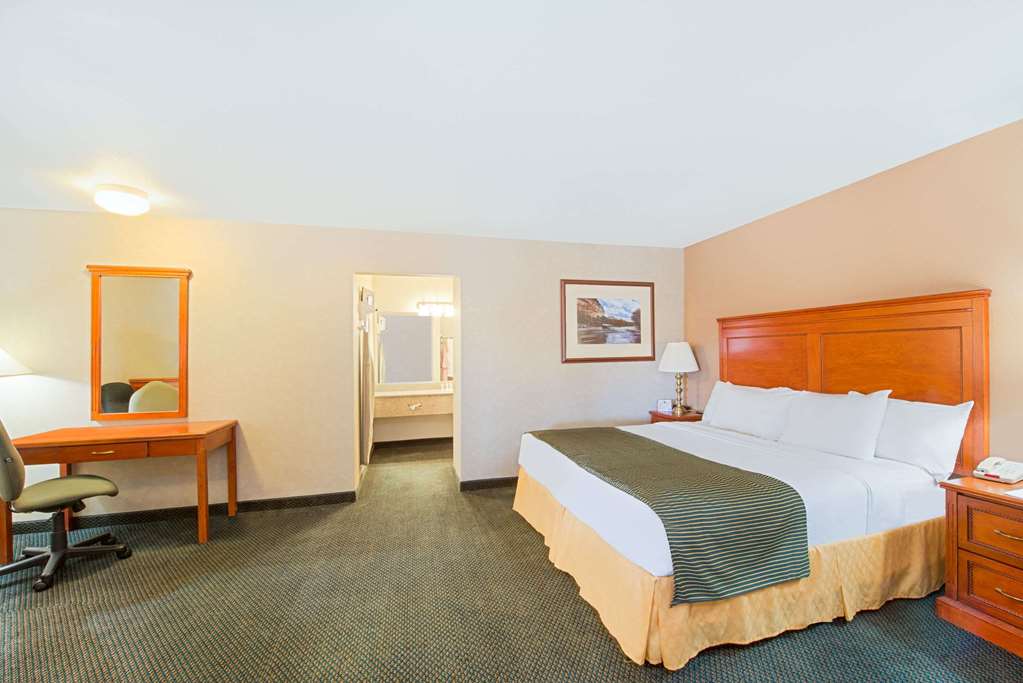 Ramada by Wyndham Flagstaff East - photo 10