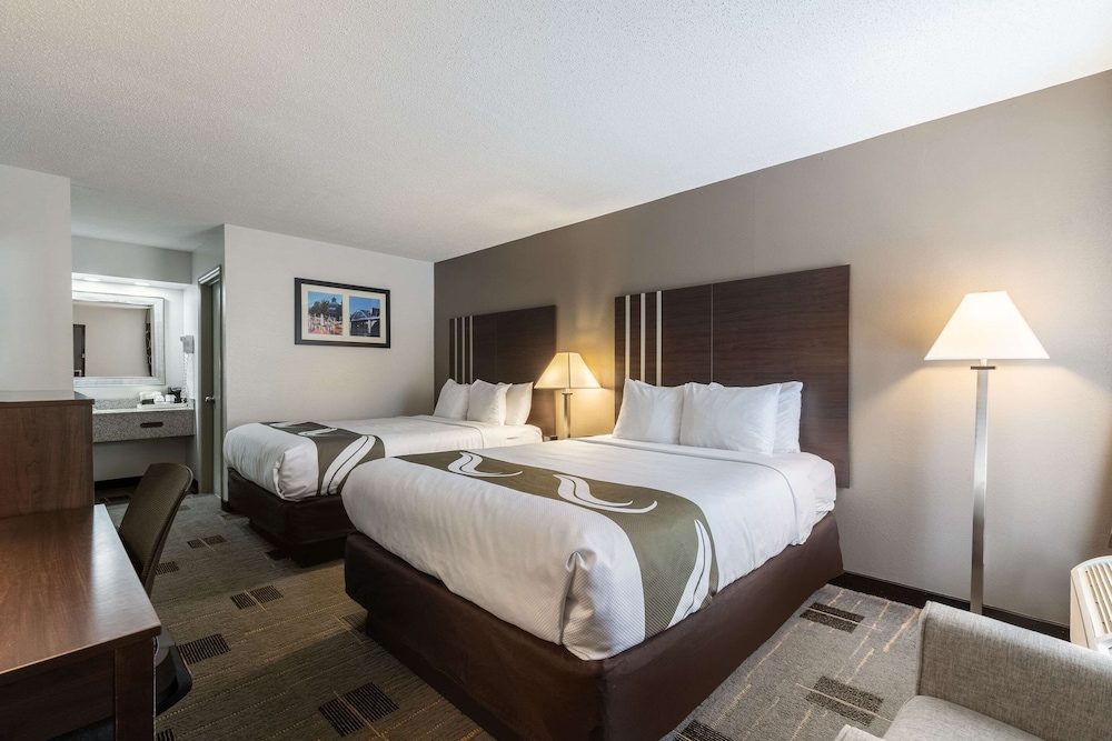 Quality Inn Cleveland North - photo 10