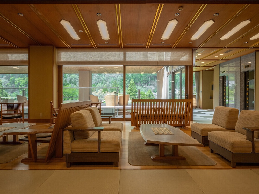 Kuriya Yasohachi — 4-Star Luxury Hotel in Ishikawa, Japan