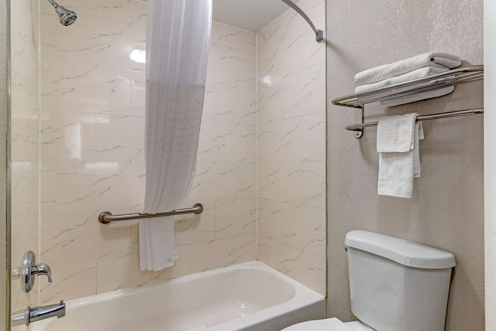 Quality Inn Newnan Atlanta South - photo 15