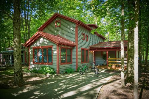 Dollybrook 5 Pet Friendly Community Pool Groups Welcome in Fennville, United States