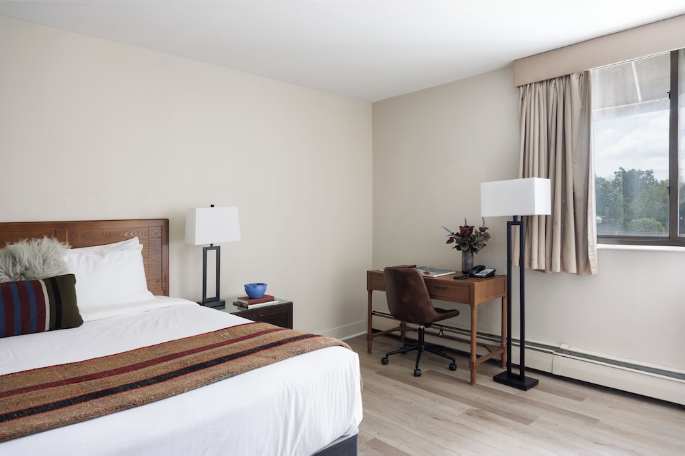 The Andrew Hotel - photo 15