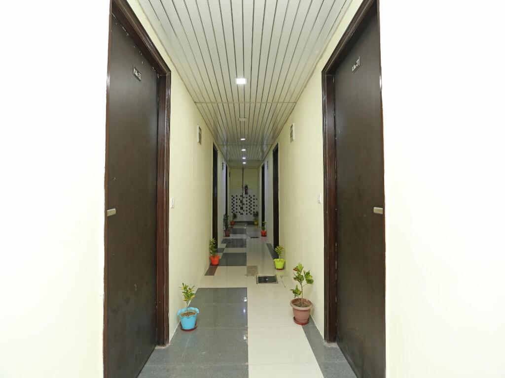 Oyo 18530 Comfort Inn — Meerut