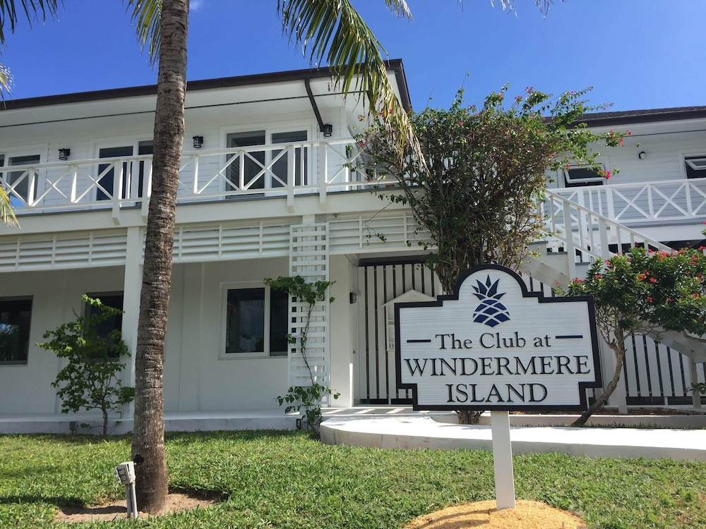 Coastal Chic: Stylish Condo On Windermere Beach — 4-Star Luxury Hotel in Governor's Harbour, Bahamas